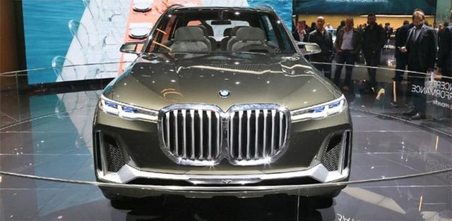 宝马最大的SUV，配2个大龅牙，车内的1根水晶鸡腿够玩一年！