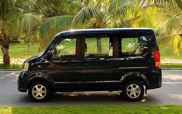 为什么面包车银色居多 很少能看见黑色的？