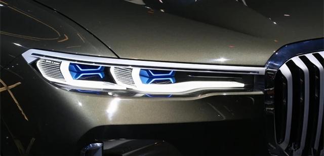 宝马最大的SUV，配2个大龅牙，车内的1根水晶鸡腿够玩一年！