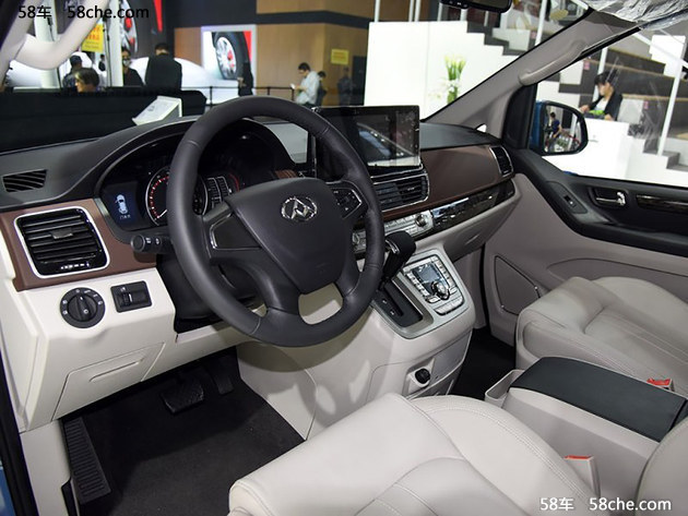 上汽大通EG10正式上市 售30.98-40.68万