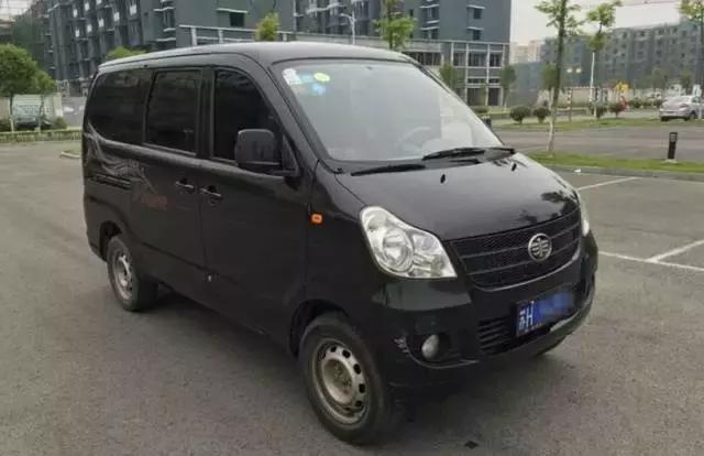 为什么面包车银色居多 很少能看见黑色的？