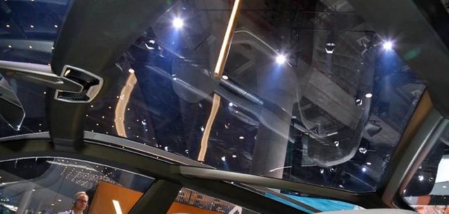 宝马最大的SUV，配2个大龅牙，车内的1根水晶鸡腿够玩一年！