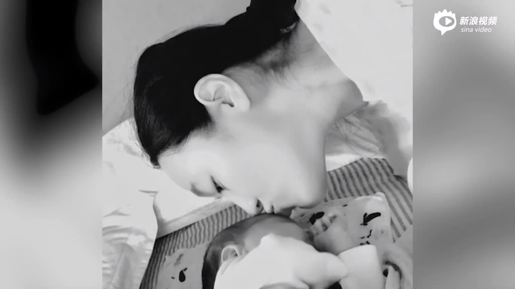 朱丹产后首晒女儿