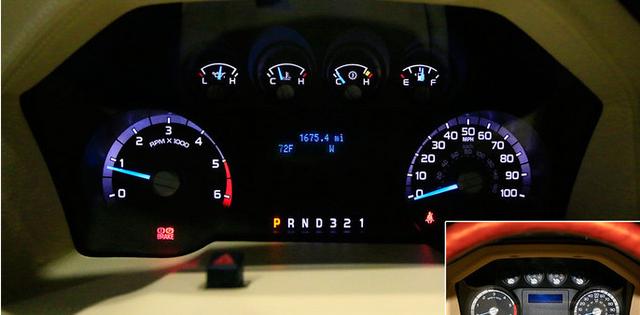 煤老板SUV挂黄牌上路，开门得输密码，前后排墙隔开方便干很多事