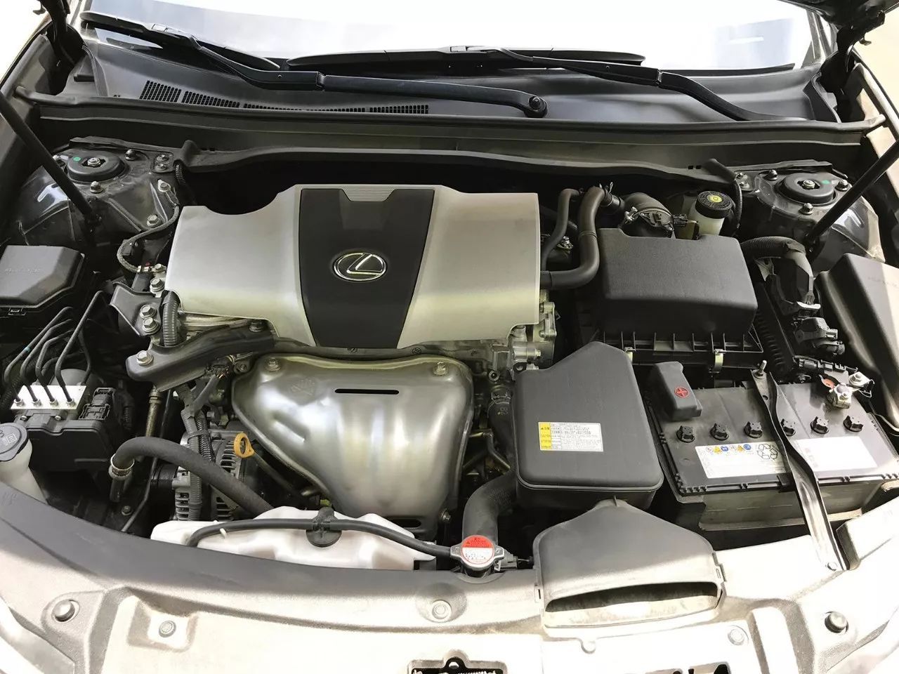 ES只是豪华版凯美瑞吗？我来告诉你多出的10万花在了哪儿