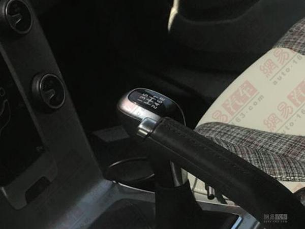 价格或许便宜 沃尔沃V40手动挡车型谍照
