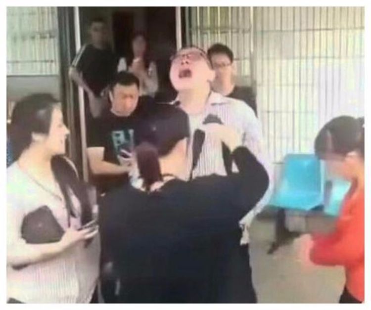 [转帖]年轻白领考科目三像高考，第五次没过出门抱着老婆哭