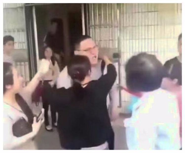 [转帖]年轻白领考科目三像高考，第五次没过出门抱着老婆哭