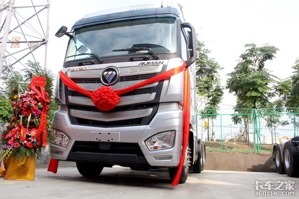 投资1千万 欧曼华东最大4S店落户上海