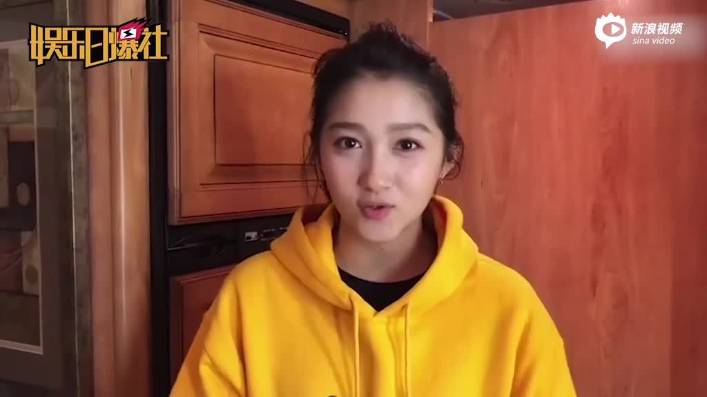 又发糖! 关晓彤穿鹿晗衣服在房车录视频