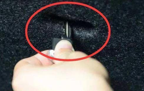汽车里有个不起眼的小孔 90%的人都不知勤检查