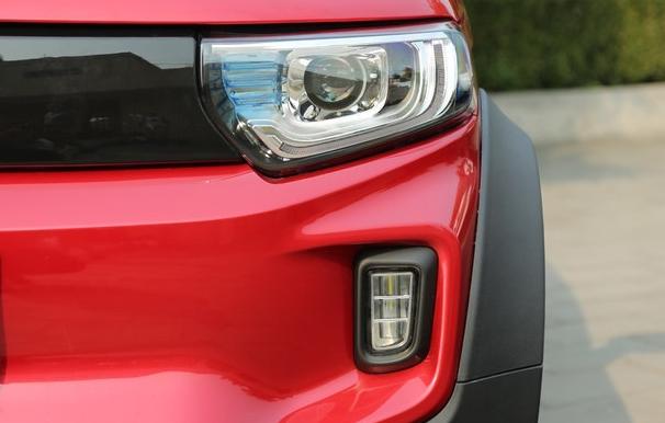 无边框车门旋钮式换挡，配3块大屏才卖8万块，众泰看了很眼红