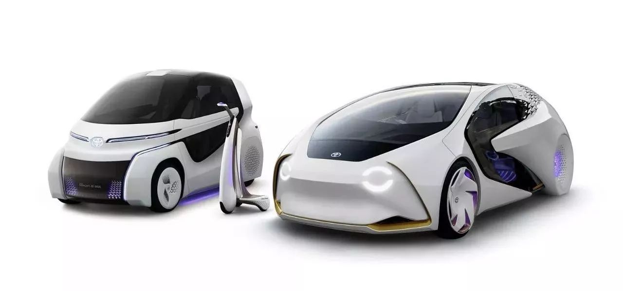 丰田Concept-i家族，最右是i-Walk，左边两款是类似于摩托车的i-Ride