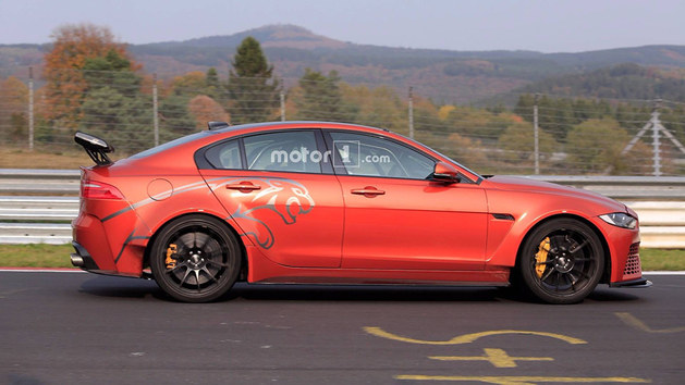 捷豹XE SV Project 8谍照 明年年初销售