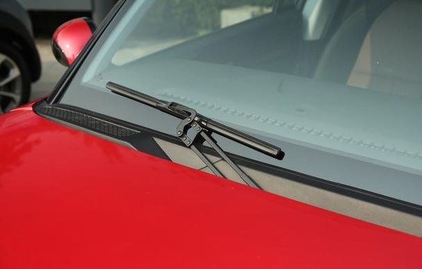 无边框车门旋钮式换挡，配3块大屏才卖8万块，众泰看了很眼红