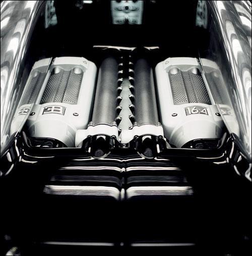 这车里2个钥匙孔，插1把钥匙能当高铁开，插2把钥匙能当飞机开