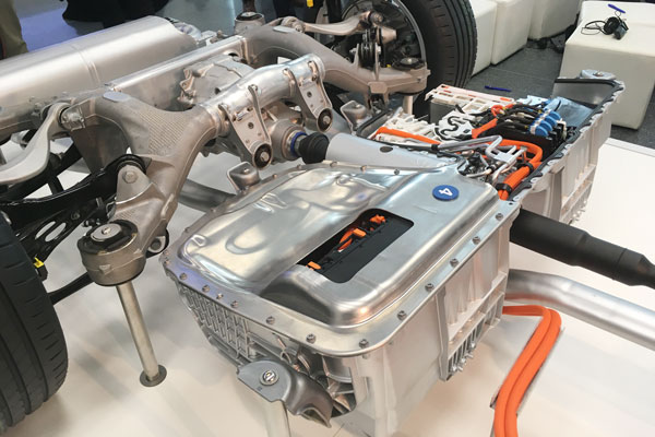 华晨宝马动力电池中心揭幕，电池技术将惠及新5系和国产X3车型