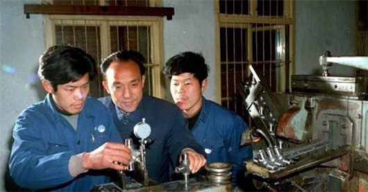 鲁冠球：老兵不死