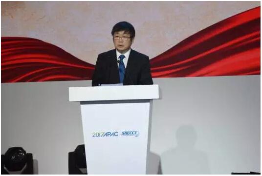 东风汽车公司技术中心首席总工程师褚东宁先生代表整车企业发言