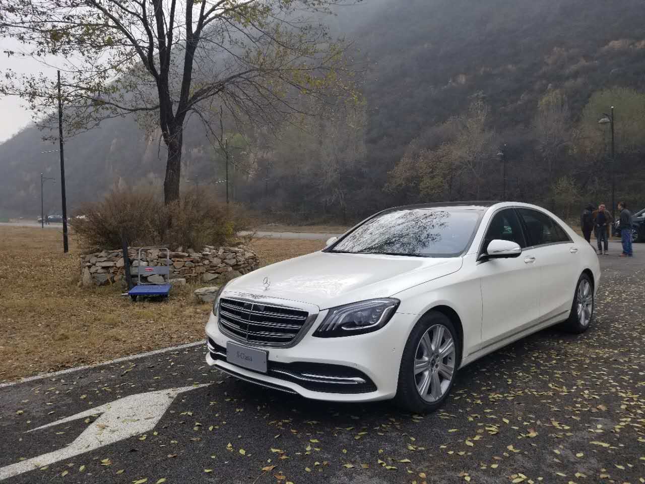 引领汽车潮流的奔驰S这一次押宝在了智能驾驶上