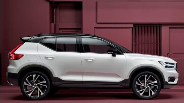 车头两把锤子，配上晃眼的价格，这车在国内要被BBA打得满地找牙