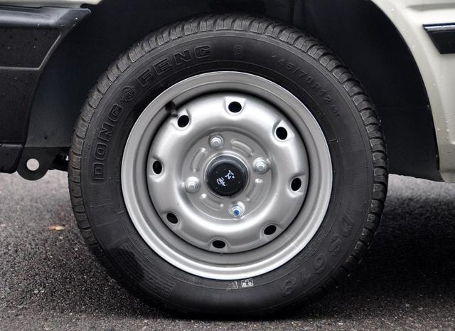 顶配才卖2万5，中国最便宜的轿车是它，夏天还有空调吹