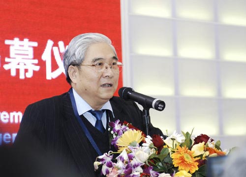 郭孔辉：中国无需追求特斯拉 支持互联网造车 推广绿色国民车