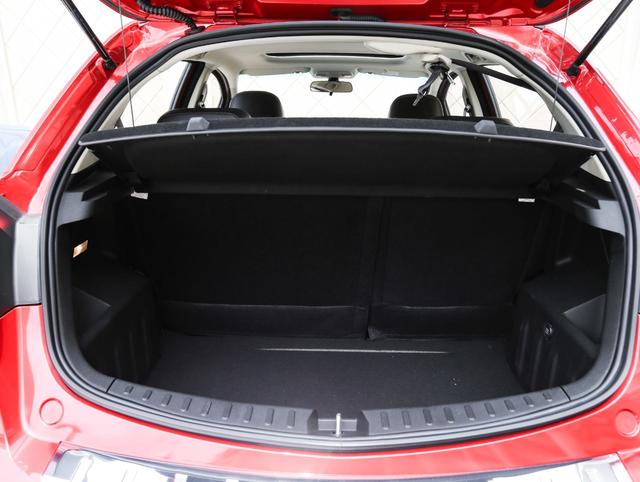 吉利又一新SUV来袭，低价格高配置，这下该谁颤抖了？