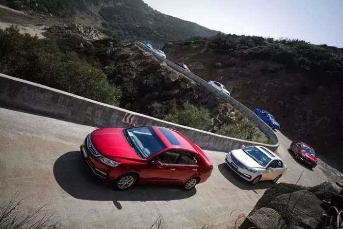 背起行囊远走他乡，在慢节奏里虚度时光