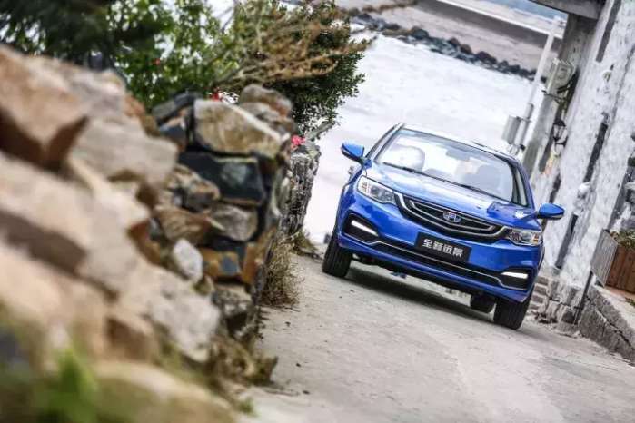 背起行囊远走他乡，在慢节奏里虚度时光