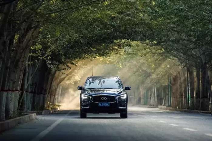 背起行囊远走他乡，在慢节奏里虚度时光