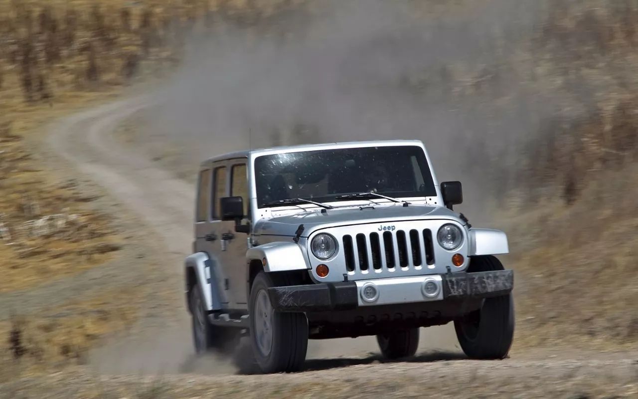 豪华不如路虎，舒适不如霸道，牧马人光凭越野立足？