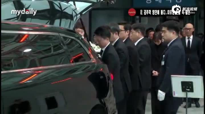 众韩星参加金柱赫出殡仪式