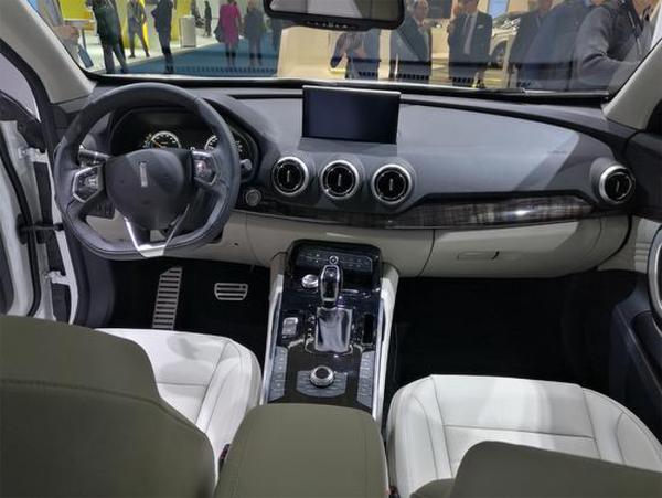 插电式混动系统 WEY首款新能源车P8发布