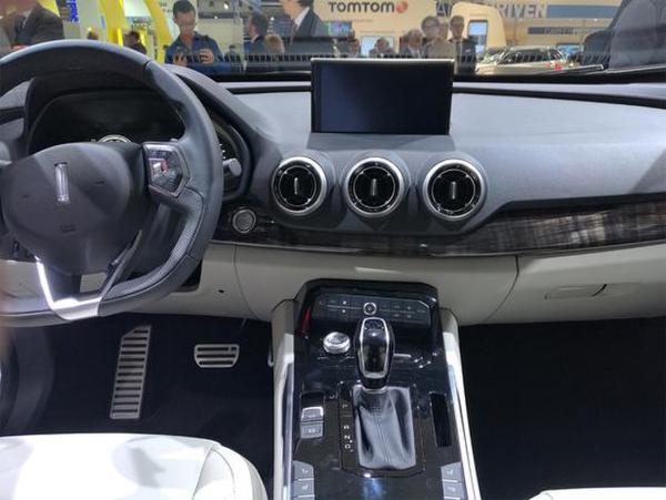 插电式混动系统 WEY首款新能源车P8发布