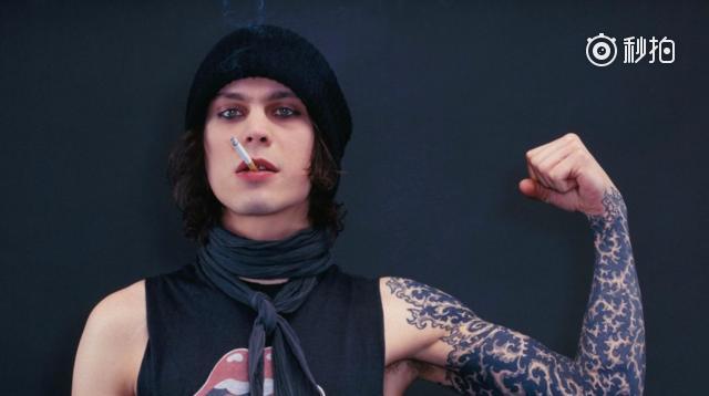 摇滚老炮 虽说吸烟有害健康,但恶魔殿下(him)主唱 ville.