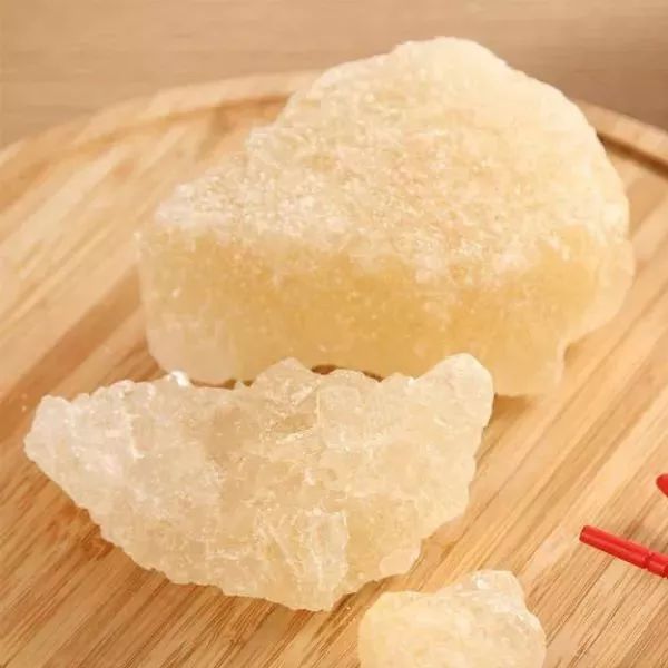 “冰糖”,选白色小块好,还是黄色大块好?看完终于懂了!|冰糖|单晶|多晶_新浪新闻