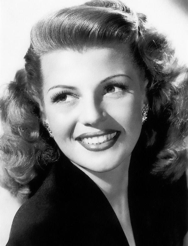 丽塔.海华丝原名马格丽塔·卡门·坎西诺,出生于1918年10月17日.