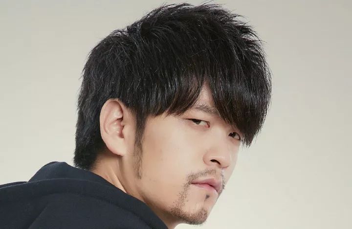 这也是没办法的事,谁让他这么像周杰伦呢?