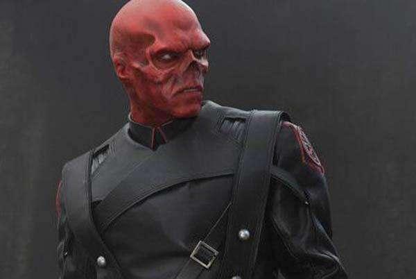 五,鞭锁钢铁侠2中的反派鞭锁饰演者是米基洛克,这个男的年轻的时候