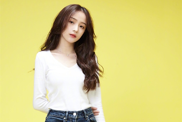 关美颜直播,她一夜掉粉65万,她老了10岁,而莉哥却输给虎牙小熊