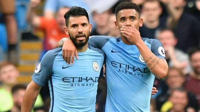 了不起!阿奎罗斩获英超第150球 巴西9号被他摁