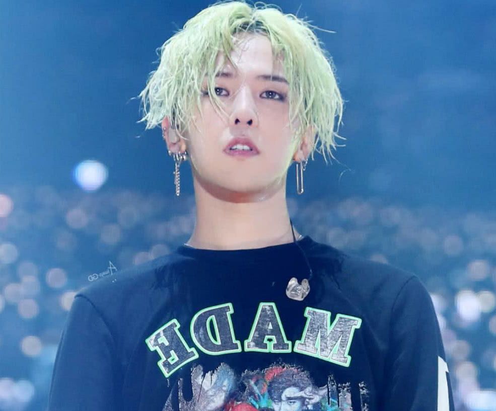 绿发的权志龙是"漫画脸",看到杨洋的紫发后