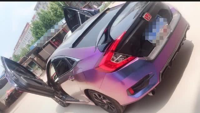 15万买的思域,小伙爆改红标剪刀门,女神:终究不是跑车!