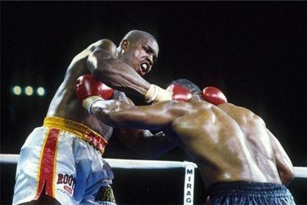 一米九二的身板比泰森高出不少,臂展两米多,这种身材是让很多nba球员