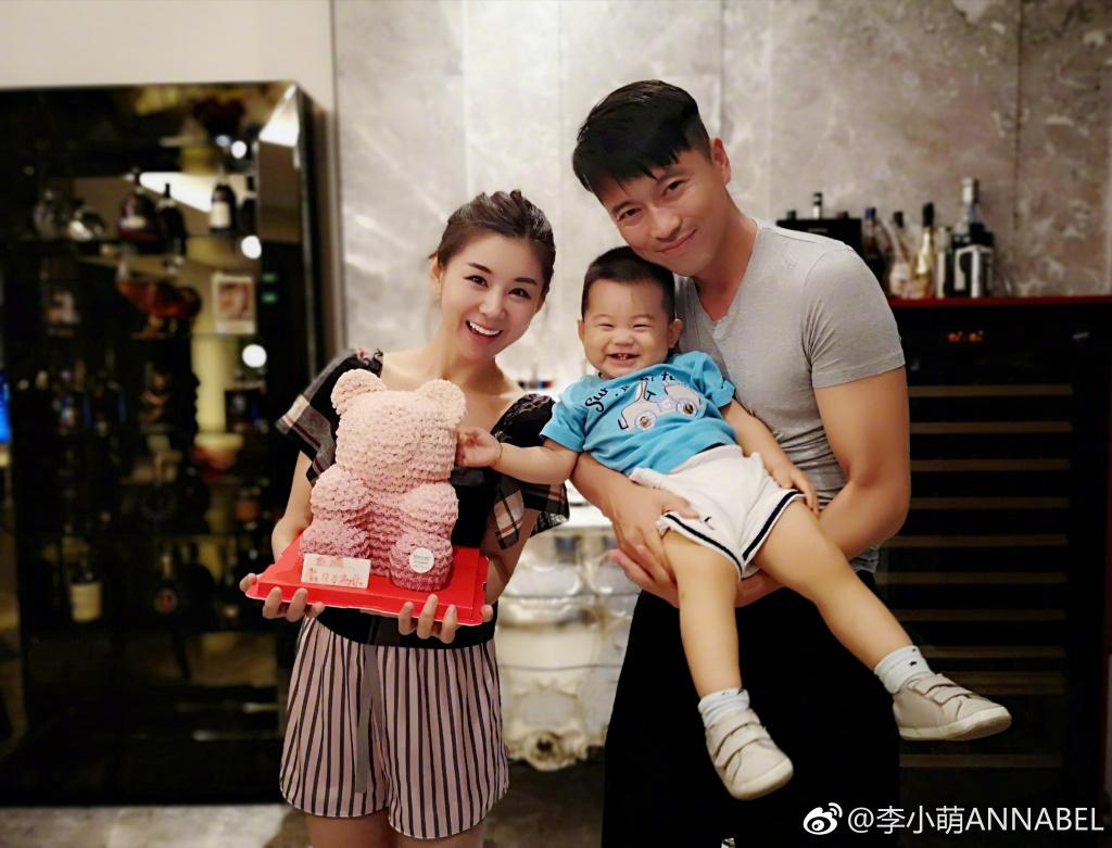 她是娱乐圈里最干净的女星, 为了男友不拍吻戏, 今33岁被宠上天