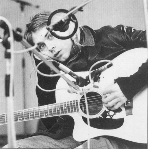 他们是垃圾摇滚的领军者,一夜成名之后却选择在27岁结束自己生命|柯本