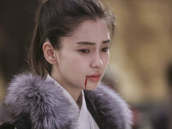 女星鲜血伤效妆谁最逼真?杨颖第八,刘亦菲第二,她真的惨不忍睹