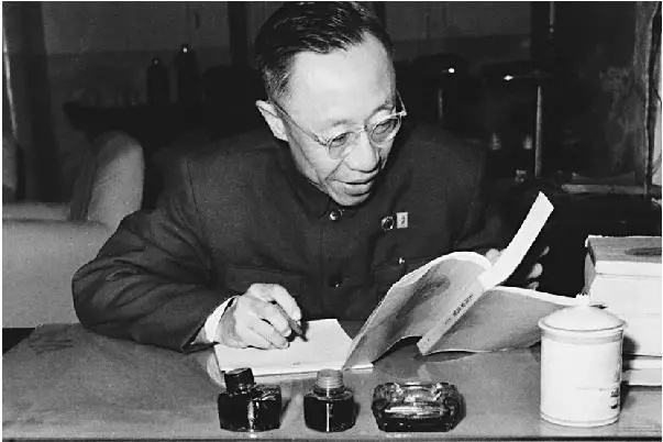 末代皇妃文绣,晚清最聪明的妃子,智商碾压婉容,还是“预言家”|婉容|溥仪|妃子_新浪新闻
