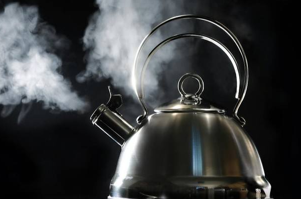 "多喝热水",在中国万能的热水,为什么外国人不喜欢喝